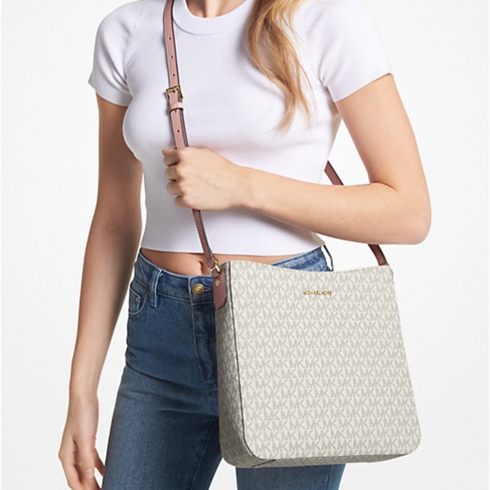 MICHAEL KORS 
Jet Set Travel Large Logo Messenger Bag
COLOR PWD BLSH MLT
NWT